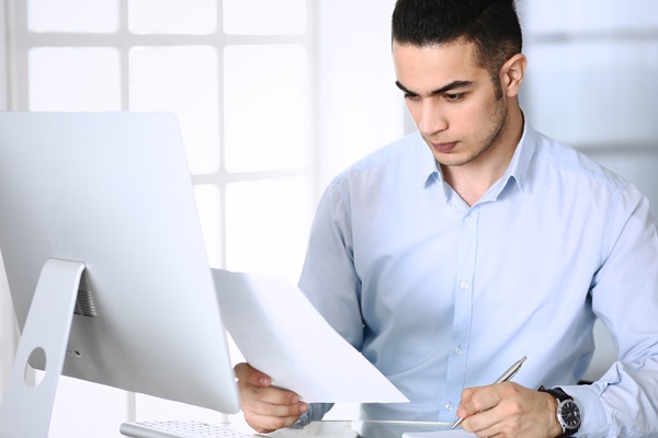 What Does a KYC Analyst Do